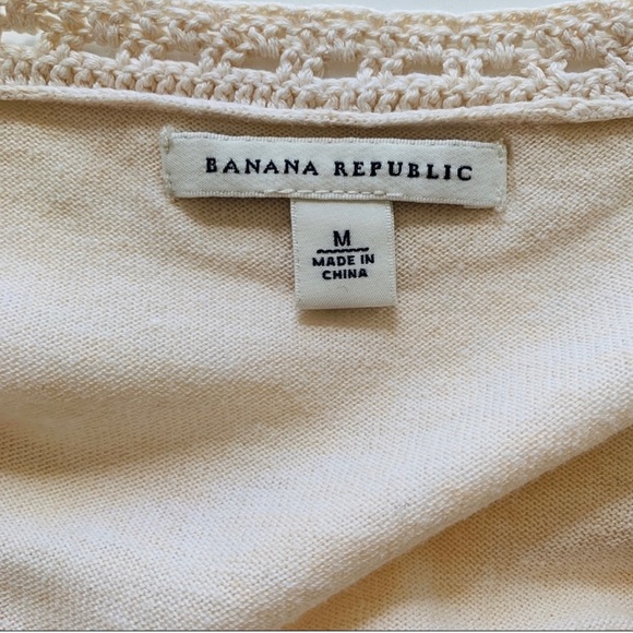 BANANA REPUBLIC Crochet Trim Top - Picture 2 of 2